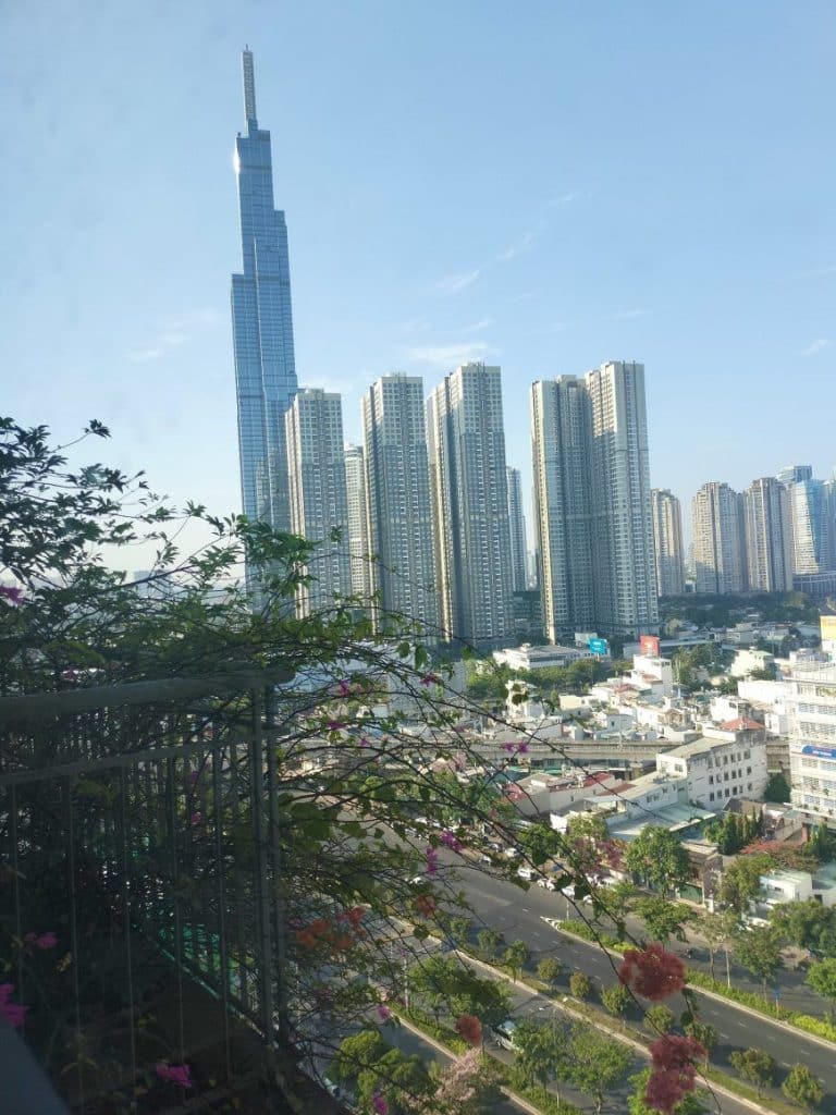 Cho thuê căn hộ 2PN Pearl Plaza đặc biệt có logia, view Vinhomes, giá tốt