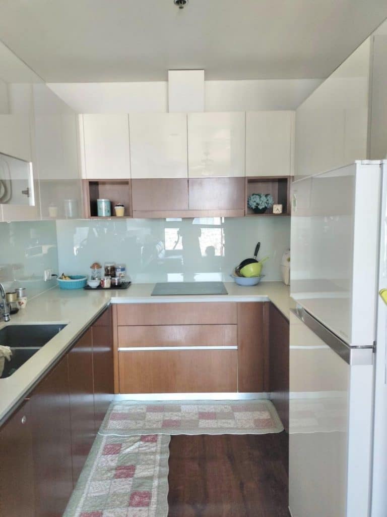 Cho thuê căn hộ 2PN Pearl Plaza đặc biệt có logia, view Vinhomes, giá tốt