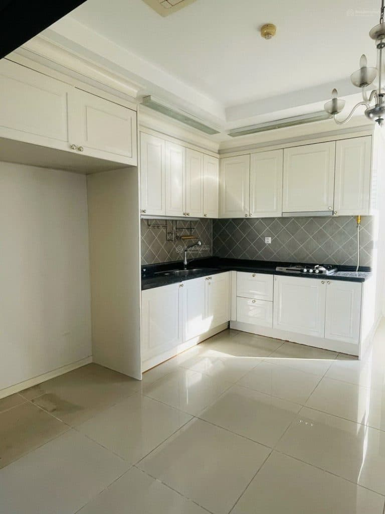 Cho thuê căn hộ 3 phòng ngủ Imperia tầng trung, nội thất cơ bản