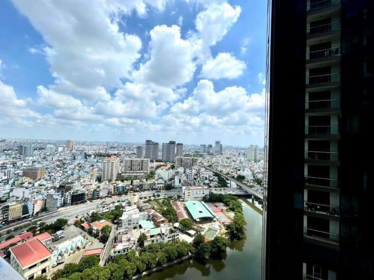 Cho thuê Officetel Vinhomes Golden River, gần Metro, nội thất cao cấp