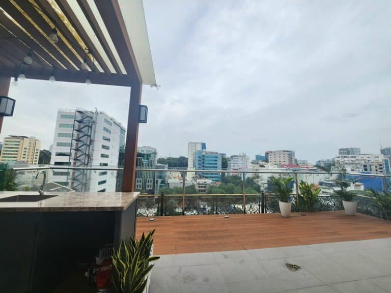 Căn hộ 2 phòng ngủ Leman Luxury Quận 3 cho thuê nhà full nội thất, có sân vườn rộng