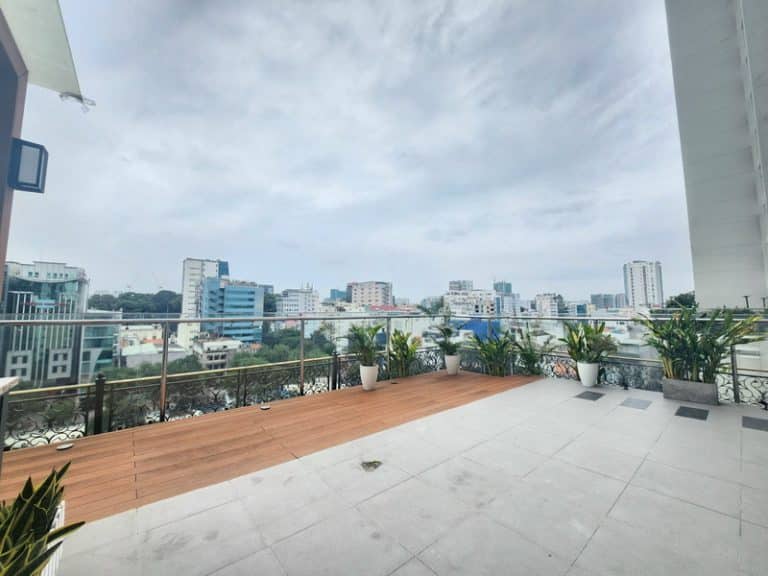 Căn hộ 2 phòng ngủ Leman Luxury Quận 3 cho thuê nhà full nội thất, có sân vườn rộng