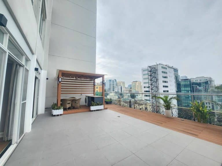 Căn hộ 2 phòng ngủ Leman Luxury Quận 3 cho thuê nhà full nội thất, có sân vườn rộng
