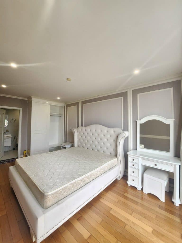 Căn hộ 2 phòng ngủ Leman Luxury Quận 3 cho thuê nhà full nội thất, có sân vườn rộng