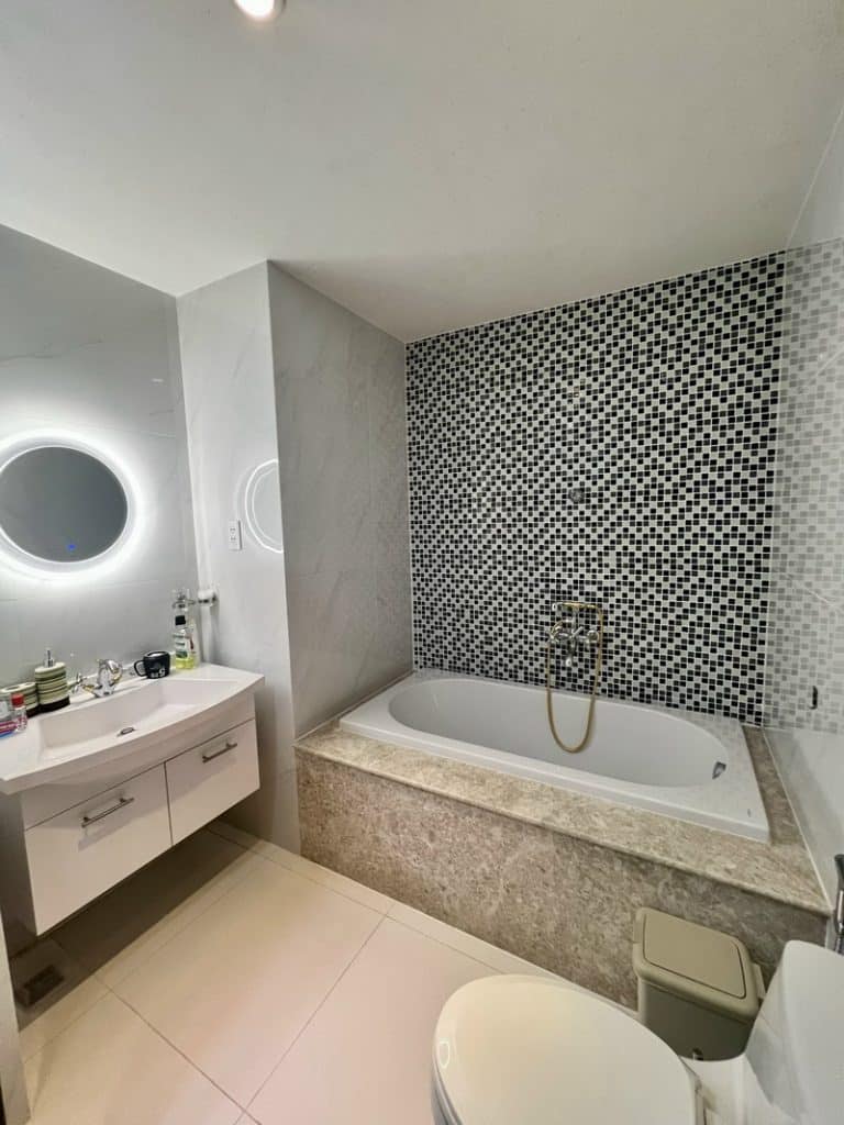 Cho thuê căn hộ Leman Luxury 2 phòng ngủ, nội thất cao cấp, Tầng cao