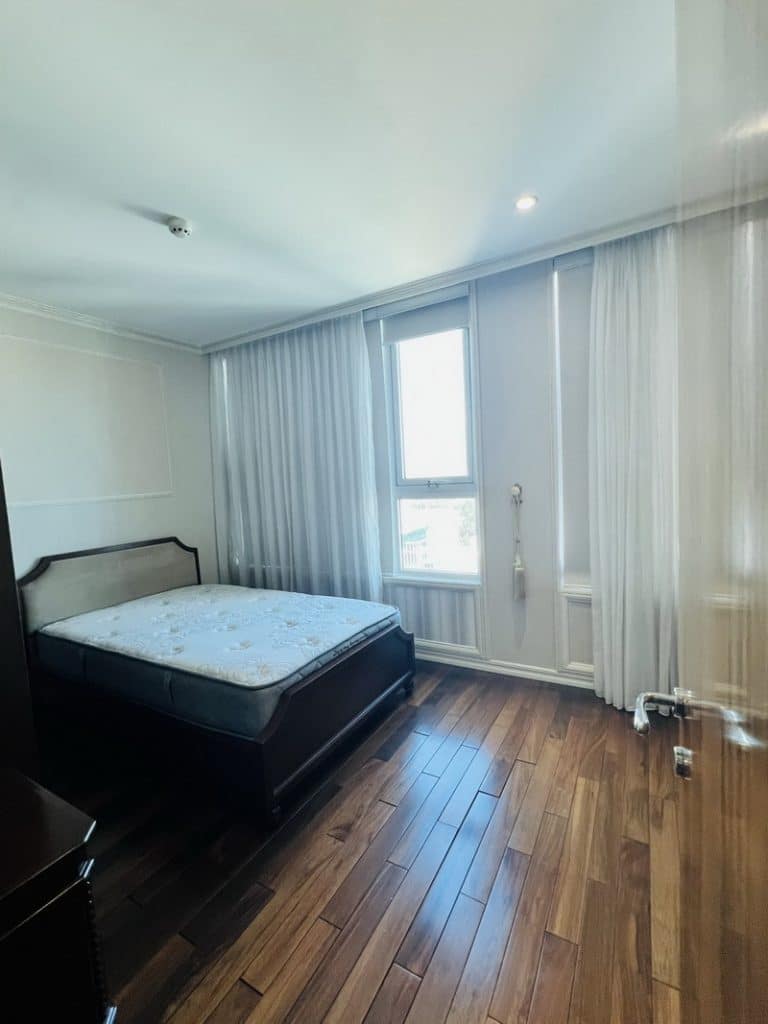 Cho thuê căn hộ Leman Luxury 3 phòng ngủ, tầng cao, view đẹp