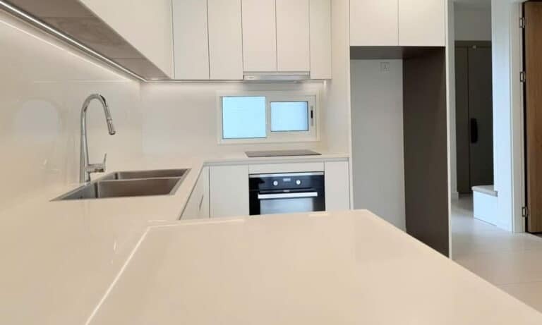 Cho thuê căn hộ Thủ Thiêm Zeit 2 phòng ngủ nhà trống tầng cao view sông