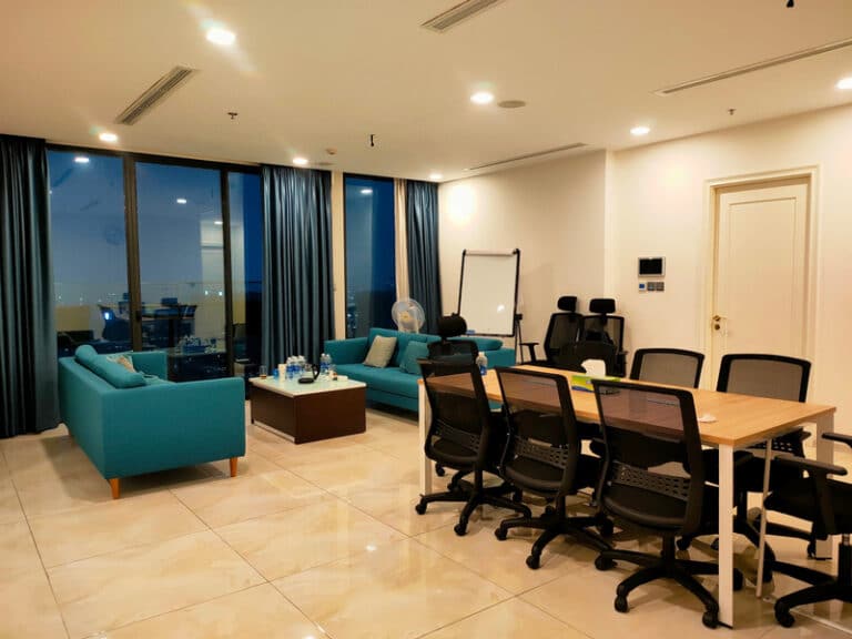 Thuê căn hộ 3 phòng ngủ Vinhomes Golden River – Giá thấp, hướng ban công đông nam