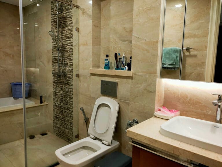 Thuê căn hộ 3 phòng ngủ Vinhomes Golden River – Giá thấp, hướng ban công đông nam