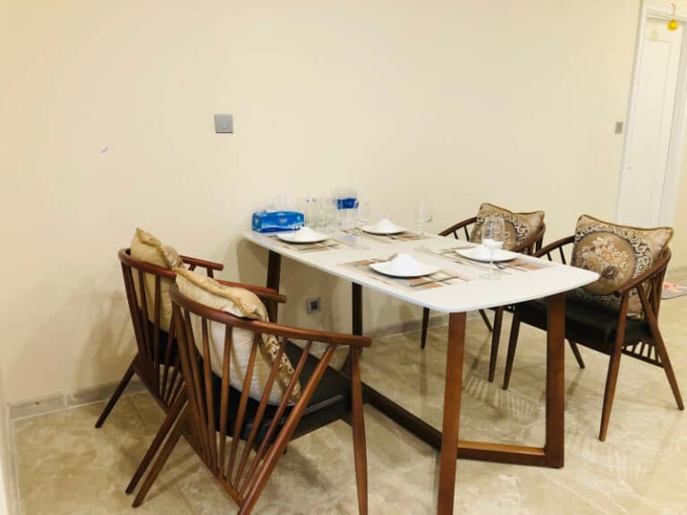 Cho thuê căn hộ 3 phòng ngủ Vinhomes Golden River – Tầng cao, full nội thất, giá tốt