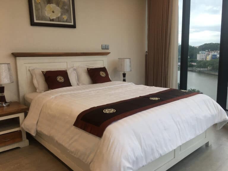 Căn hộ 3 phòng ngủ Vinhomes Golden River Cho Thuê – View Landmark 81, Gần Công Viên
