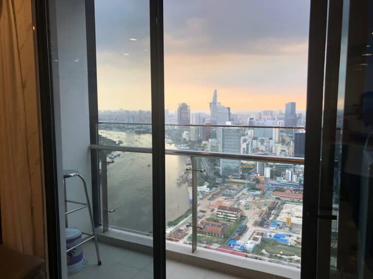 Căn Hộ 2 Phòng Ngủ Vinhomes Golden River cho thuê – View sông và trung tâm quận 1