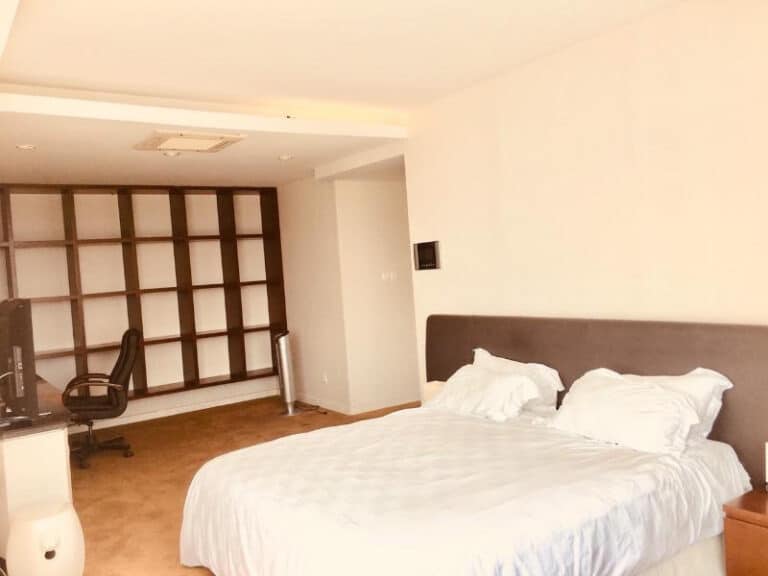 Cho thuê căn hộ 4 phòng ngủ Saigon Pearl, nội thất đẹp, tầng cao