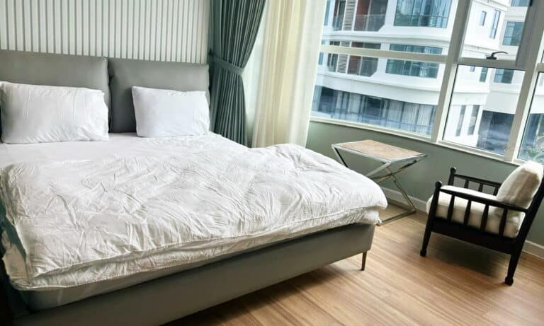 Cho thuê căn hộ Thủ Thiêm Zeit 3 phòng ngủ tầng thấp có nội thất view hồ bơi