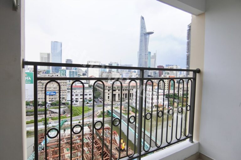 Cho thuê căn hộ 2PN Saigon Royal – Nội thất thiết kế đẹp, view Bitexco