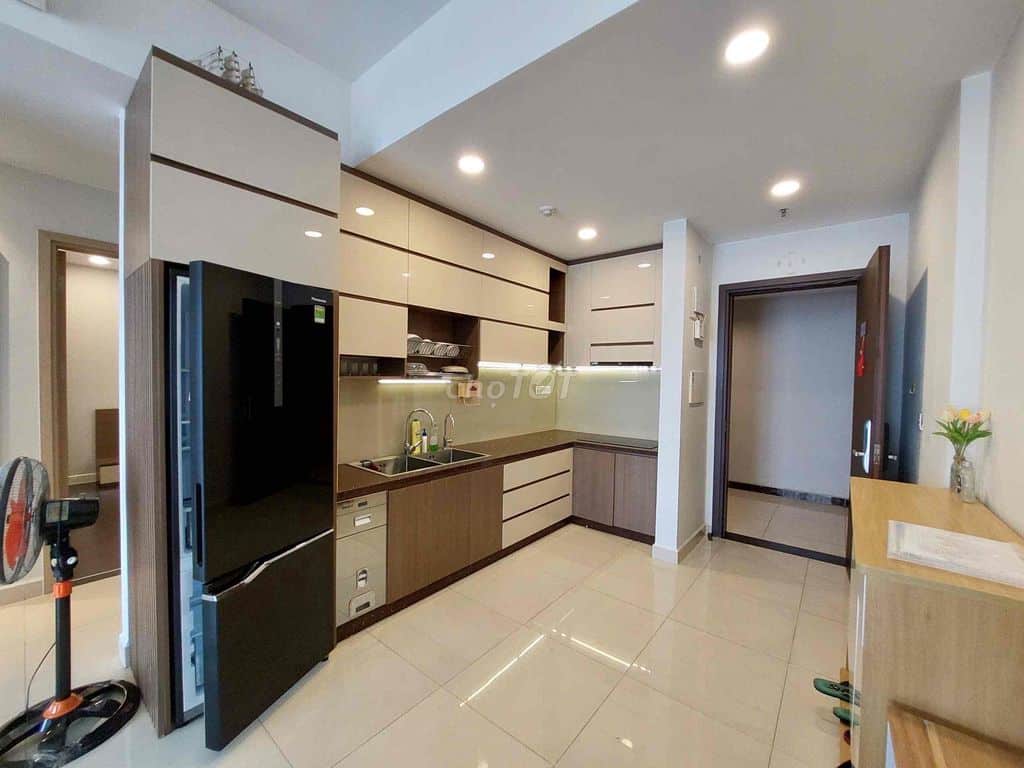 Thuê căn 2PN Botanica Premier tầng trung – Không quá cao, không quá thấp!