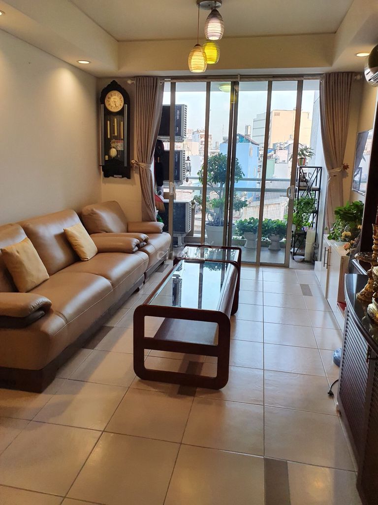 Cho thuê căn hộ 2 phong ngủ Botanic Tower – Full nội thất, tầng trung!