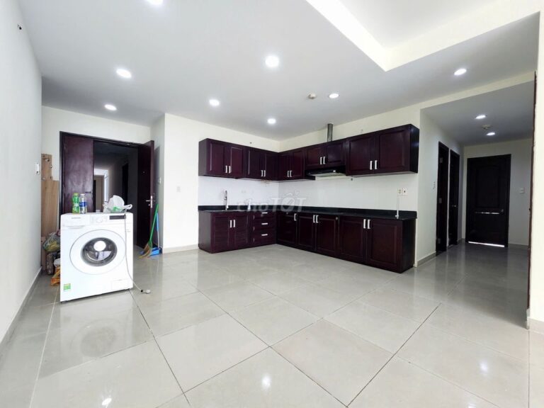 Cho thuê căn hộ Satra Eximland 3 phong ngủ  – nội thất cơ bản, tầng cao.