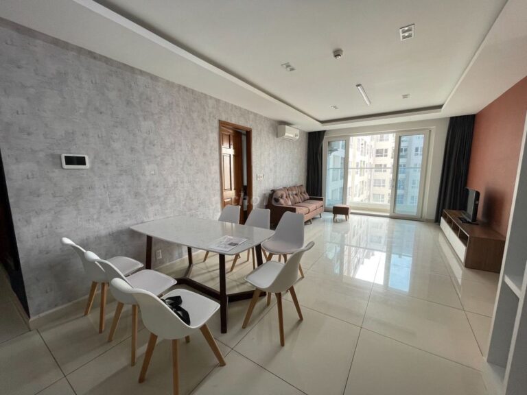 Cho thuê căn hộ 2PN Sky Center – Tầng cao, View Hồ Bơi!