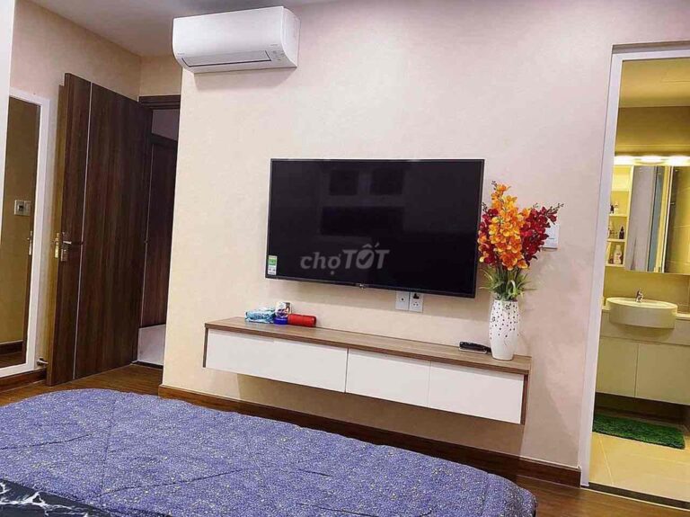 Cho thuê căn hộ 2PN Sky Center Phổ Quang – Tầng cao, nội thất đẹp