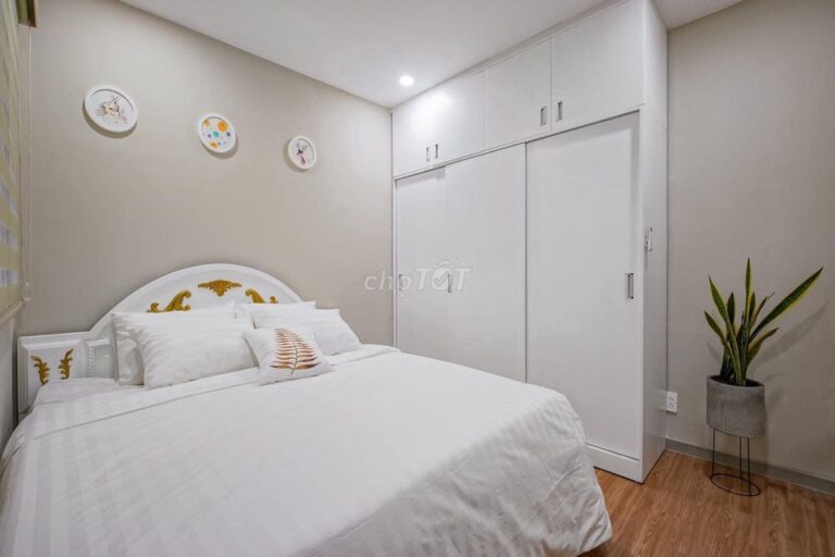 Cho Thuê Căn Hộ 2PN The GoldView – Tầng Trung, View Hồ Bơi Cực Đẹp