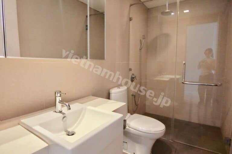Thuê Căn hộ 2PN City Garden tầng cao – View sông, Quận 1!