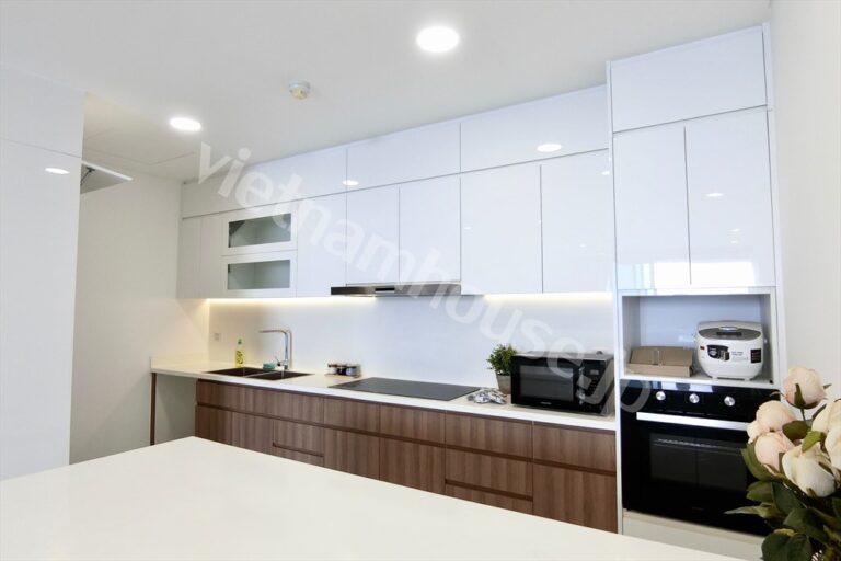 Sunwah Pearl 3PN cho thuê – tầng cao, nội thất gỗ, view sông