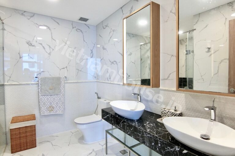 Sunwah Pearl 3PN cho thuê – tầng cao, nội thất gỗ, view sông
