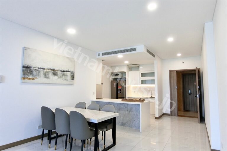 Cho thuê căn hộ 3 phòng ngủ Sunwah Pearl – tầng cao, view sông cầu ba son