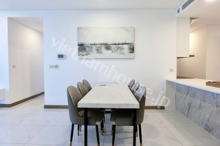 Cho thuê căn hộ 3 phòng ngủ Sunwah Pearl – tầng cao, view sông cầu ba son