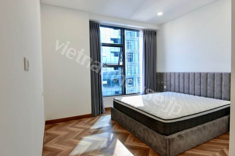 Cho thuê căn hộ 3 phòng ngủ Sunwah Pearl – tầng cao, view sông cầu ba son