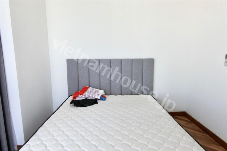 Cho thuê căn hộ 3 phòng ngủ Sunwah Pearl – tầng cao, view sông cầu ba son