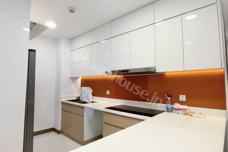Thuê căn hộ 2PN Sunwah Pearl tầng thấp – View hồ bơi thoáng mát