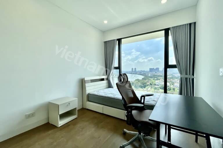 Cho thuê căn hộ 3 phòng ngủ The River – Tầng cao, view sông, nội thất cao cấp