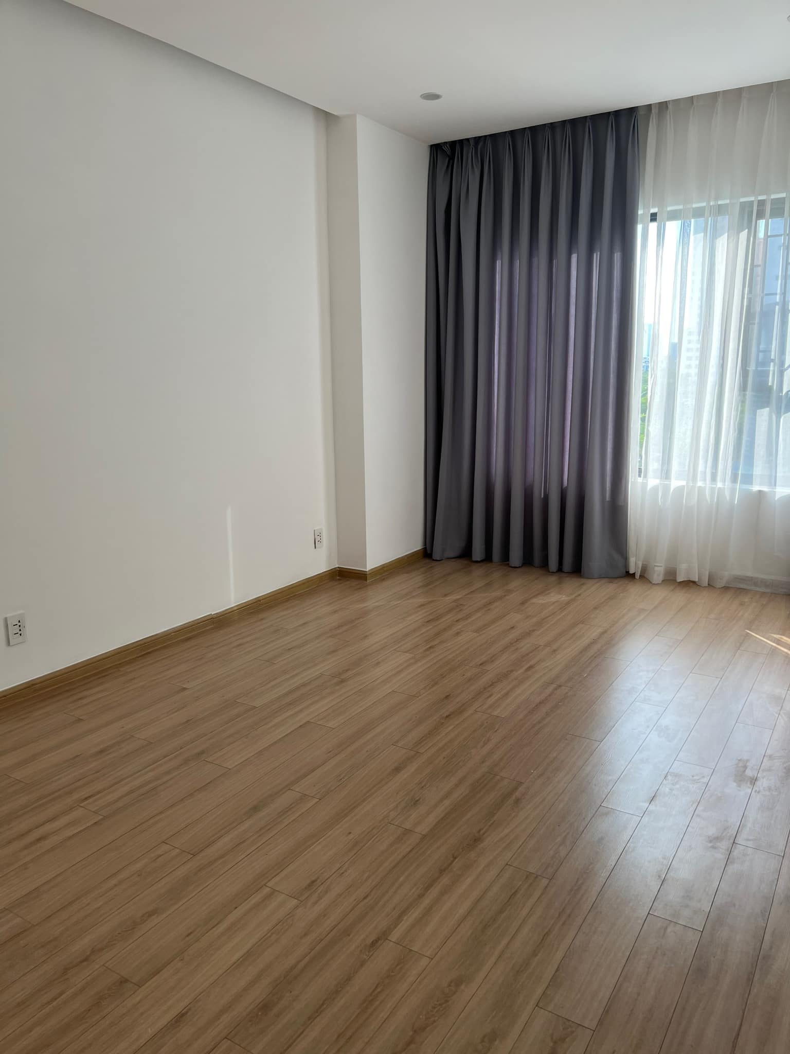 Thuê căn hộ 2 phòng ngủ New City Thủ Thiêm – Nội thất cơ bản, tầng trung