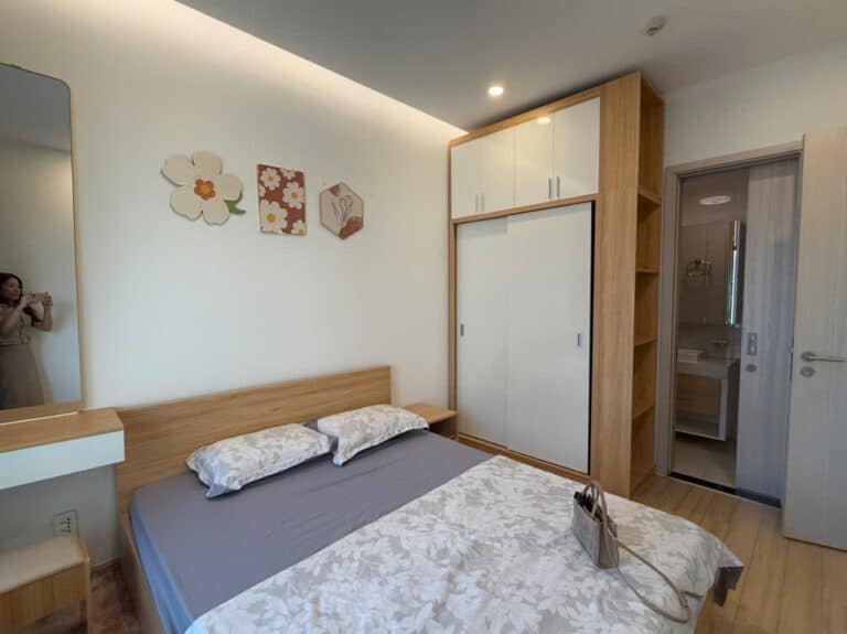 Thuê căn hộ 2 phòng ngủ New City – view nội khu, nội thất hiện đại đầy đủ