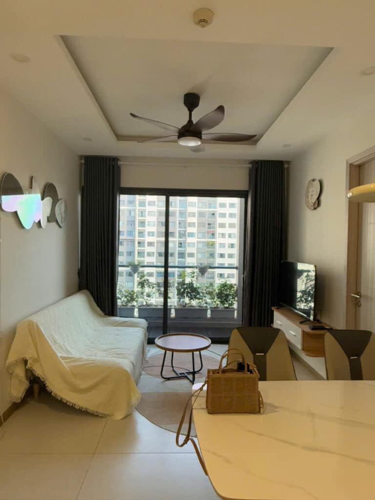 Thuê căn hộ 2 phòng ngủ New City – view nội khu, nội thất hiện đại đầy đủ