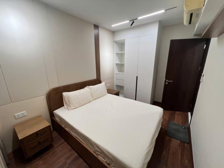 Cho thuê căn hộ 3 phòng ngủ One Verandah tầng cao, view sông