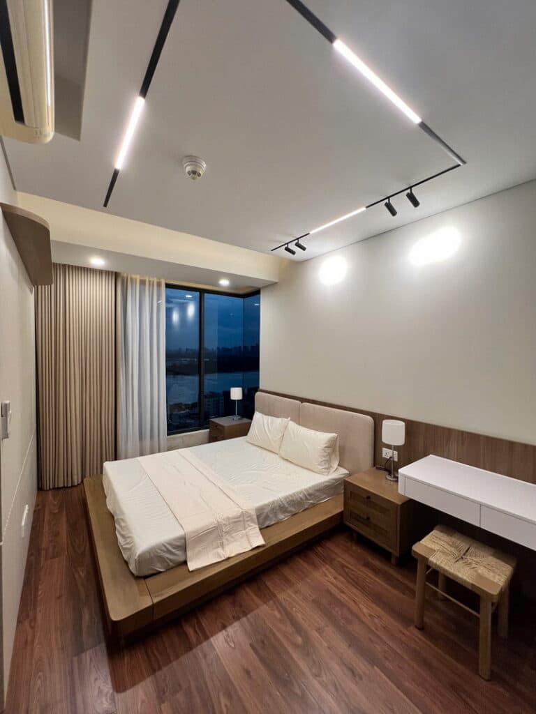 Cho thuê căn hộ 3 phòng ngủ One Verandah tầng cao, view sông