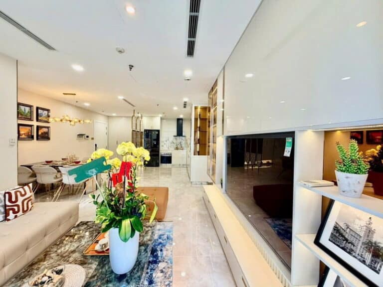 Bán căn hộ Park 6 Vinhomes Central Park 4PN tầng trung, ở ngay