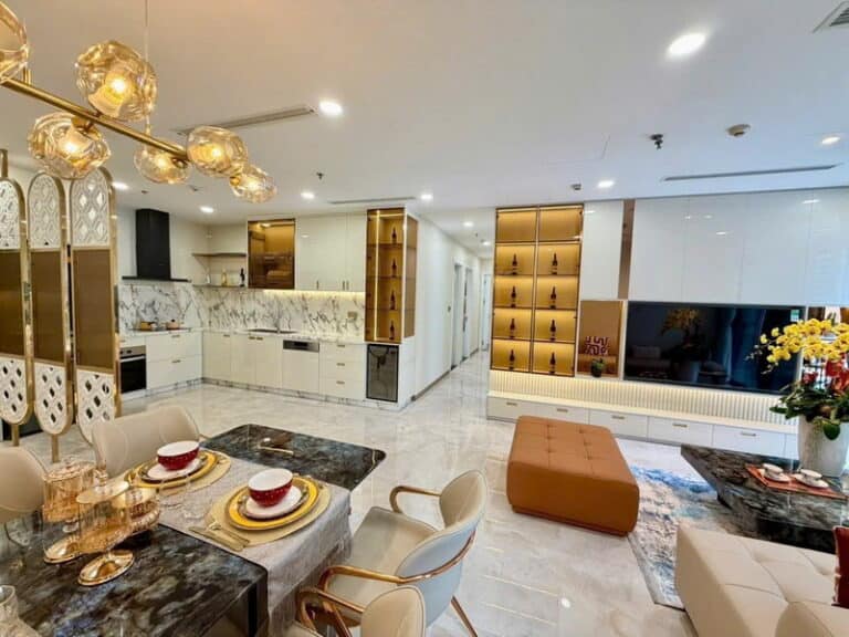 Bán căn hộ Park 6 Vinhomes Central Park 4PN tầng trung, ở ngay