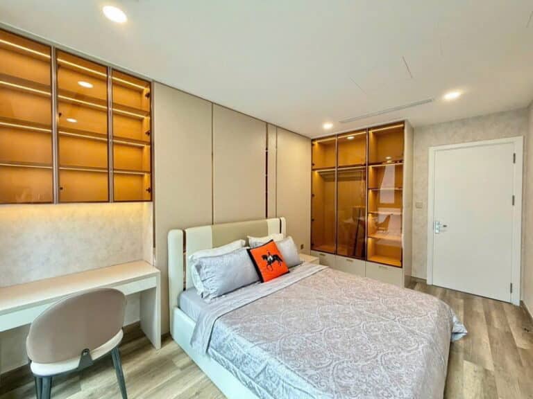 Bán căn hộ Park 6 Vinhomes Central Park 4PN tầng trung, ở ngay