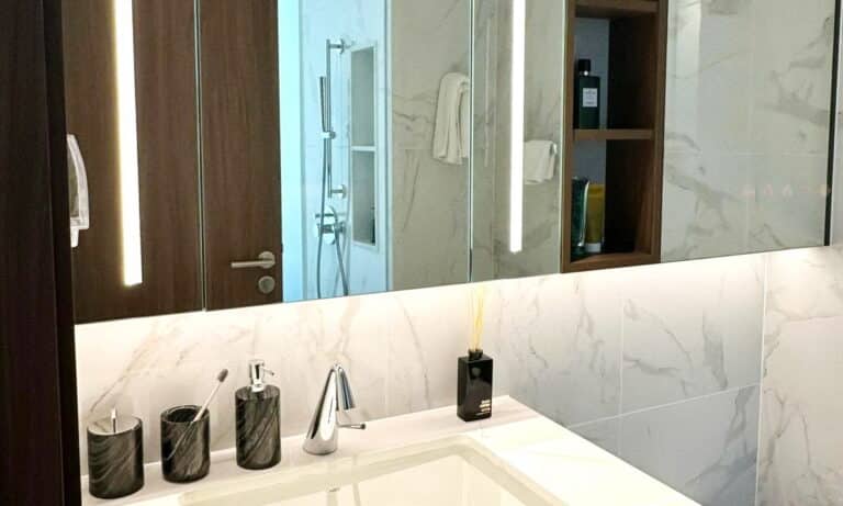 The Metropole khu Crest cho thuê căn 2 phòng ngủ nhà đẹp lầu cao view L81