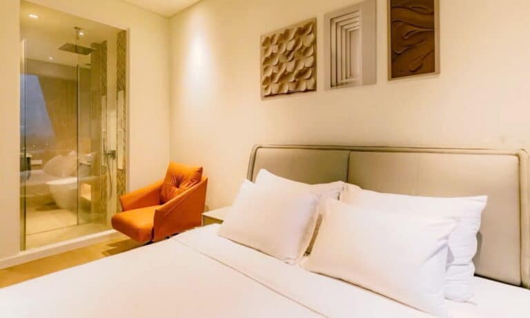 The Metropole khu Opera căn 2 phòng ngủ cho thuê view sông nội thất đẹp