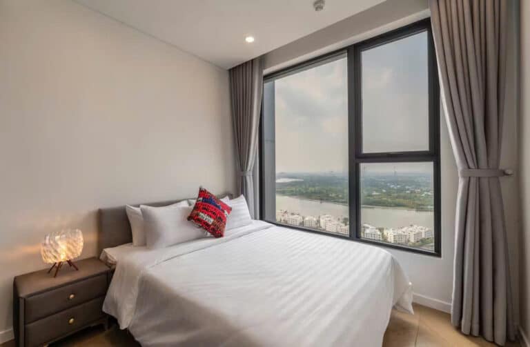 Căn hộ 3 phòng ngủ Lumiere Riverside bán tầng trung, nội thất đẹp