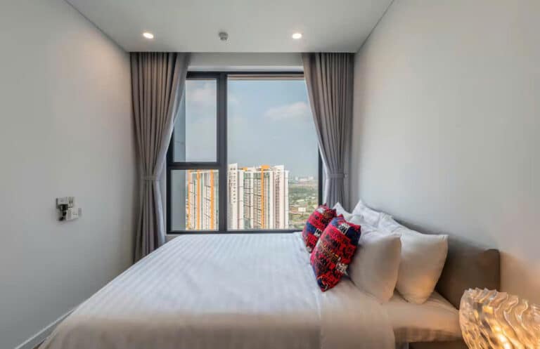 Căn hộ 3 phòng ngủ Lumiere Riverside bán tầng trung, nội thất đẹp