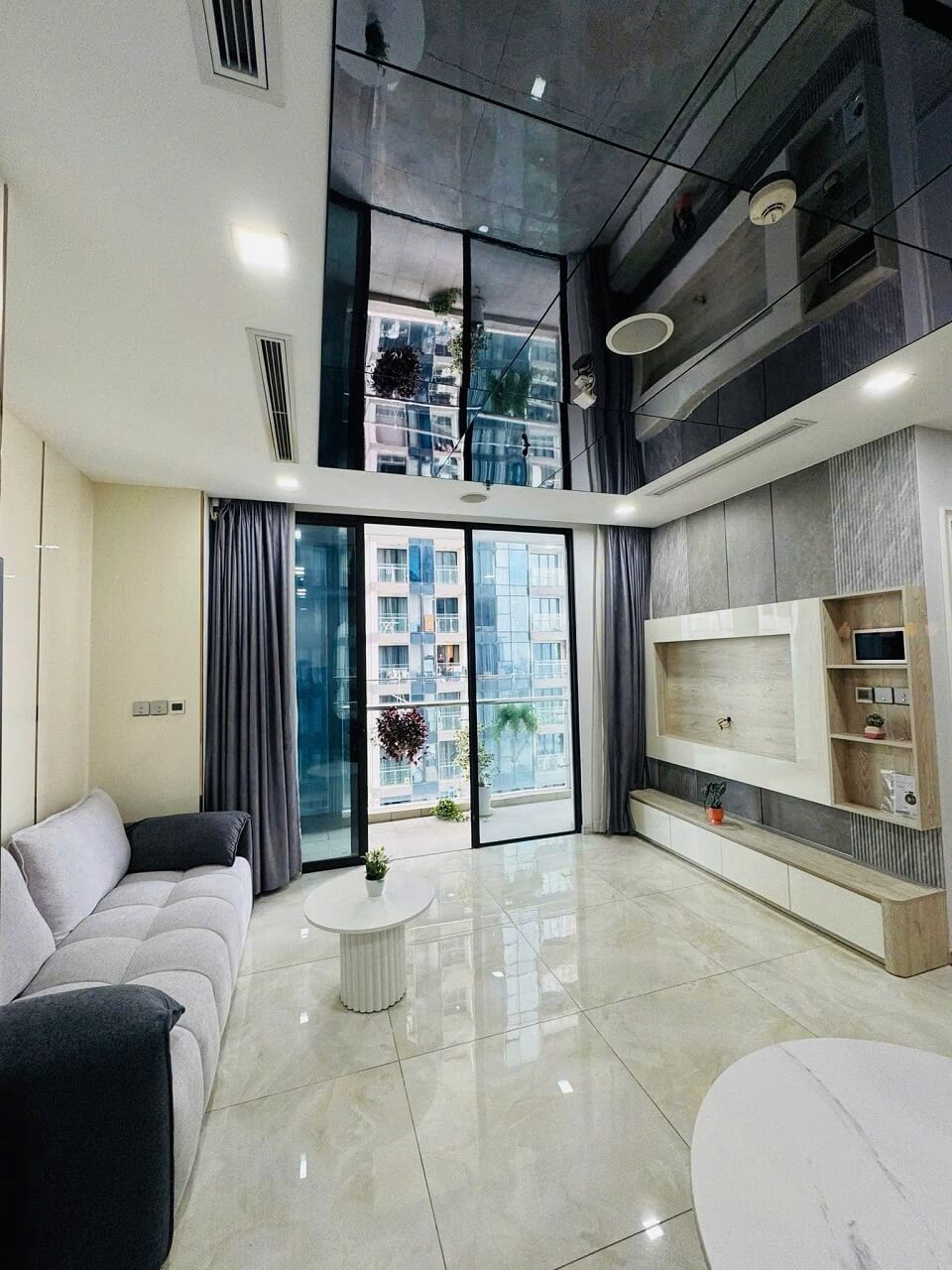 Căn hộ 2 phòng ngủ Lux 6 Vinhomes Golden River bán – Tầng trung, Full Nội Thất