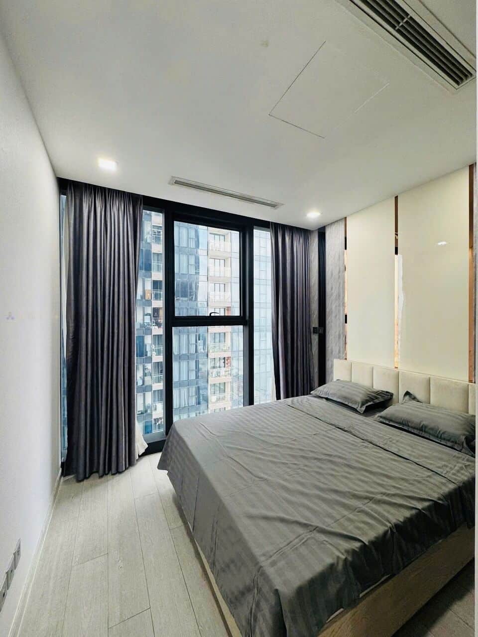 Căn hộ 2 phòng ngủ Lux 6 Vinhomes Golden River bán – Tầng trung, Full Nội Thất
