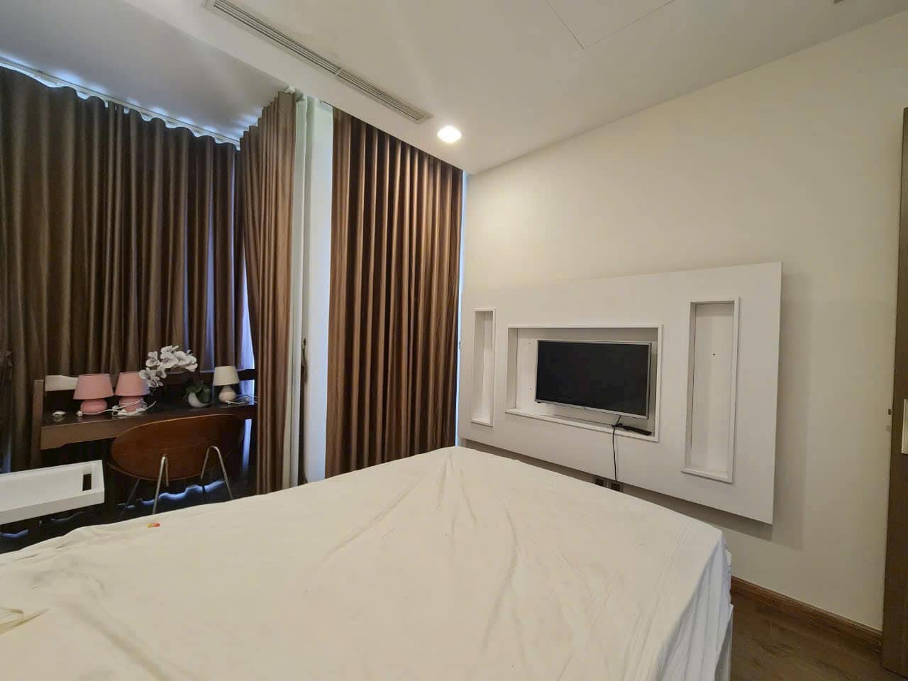 Cho thuê căn hộ 2 phòng ngủ Park 5 Vinhomes tầng Cao, View Công Viên