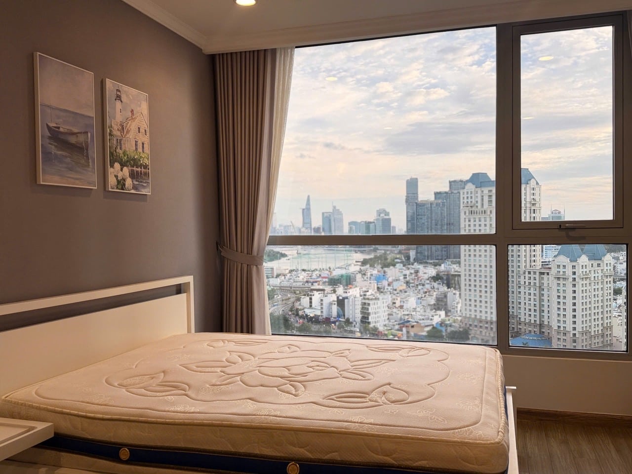 Cho thuê Landmark 3 Vinhomes Bình Thạnh tầng cao, full nội thất mới